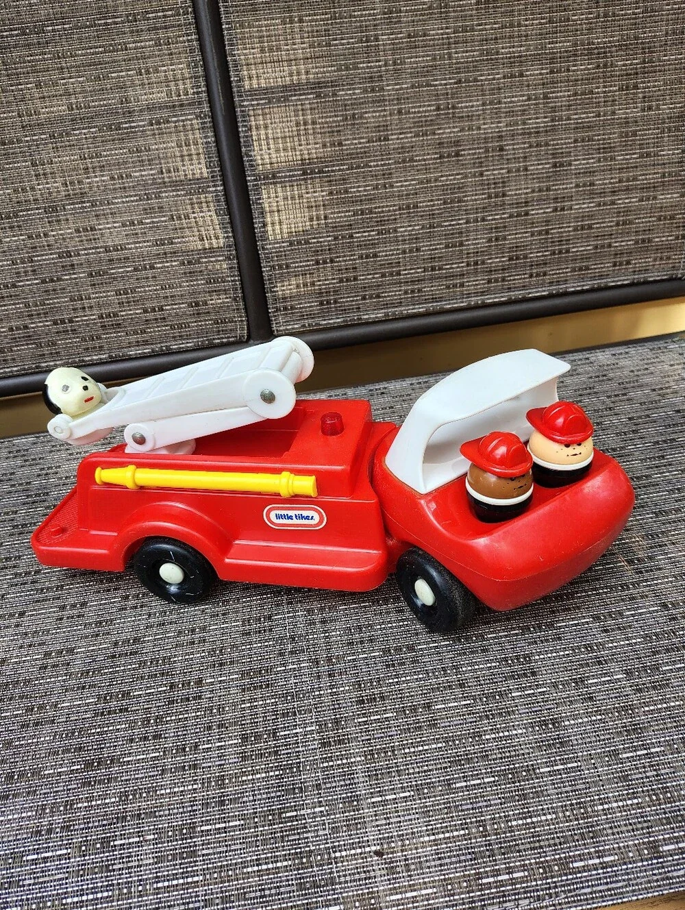 Little Tikes Toddle Tots Toy Firetruck with 2 Firemen and the RARE Original Dog